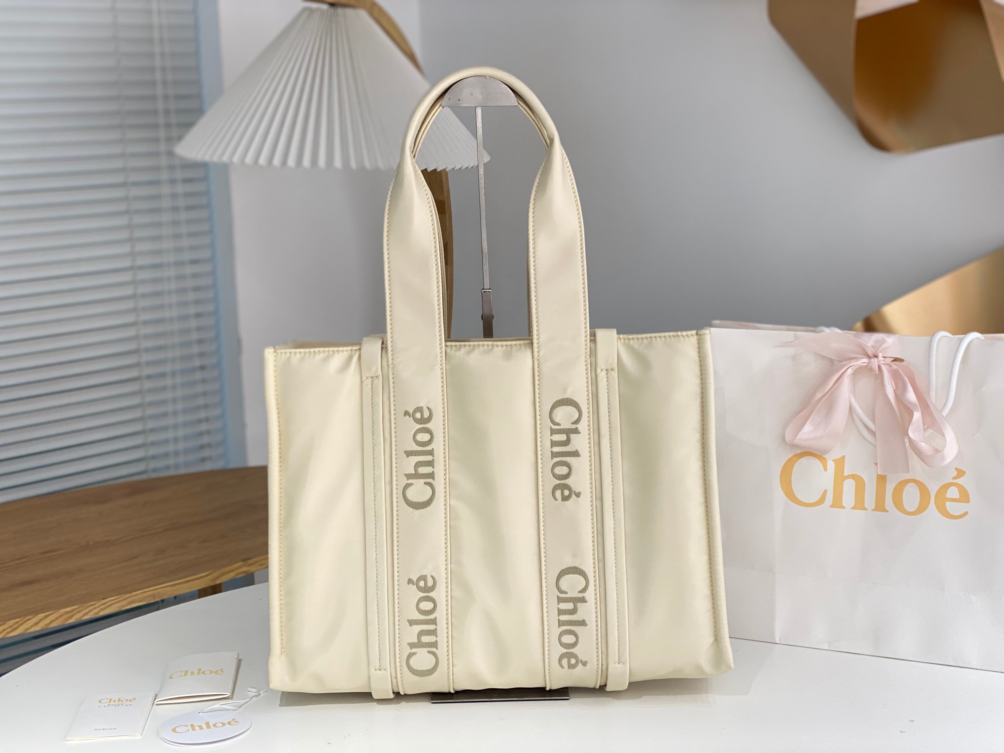 Chloe Large Woody Tote Bag In Linen